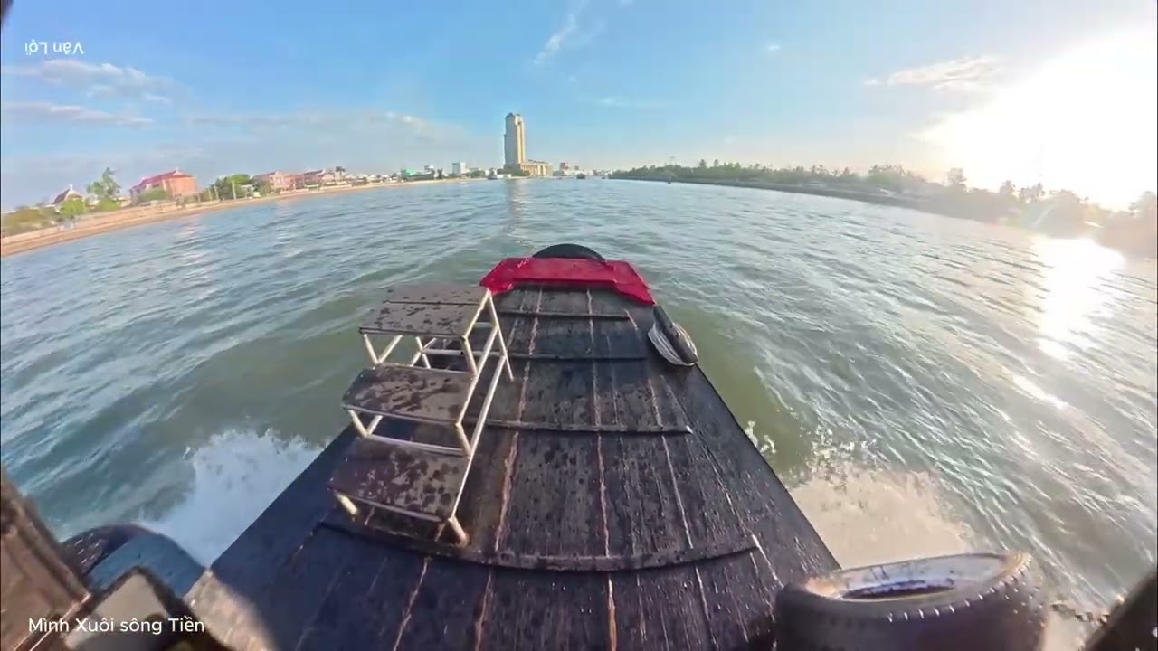 Mình xuôi sông Tiền
