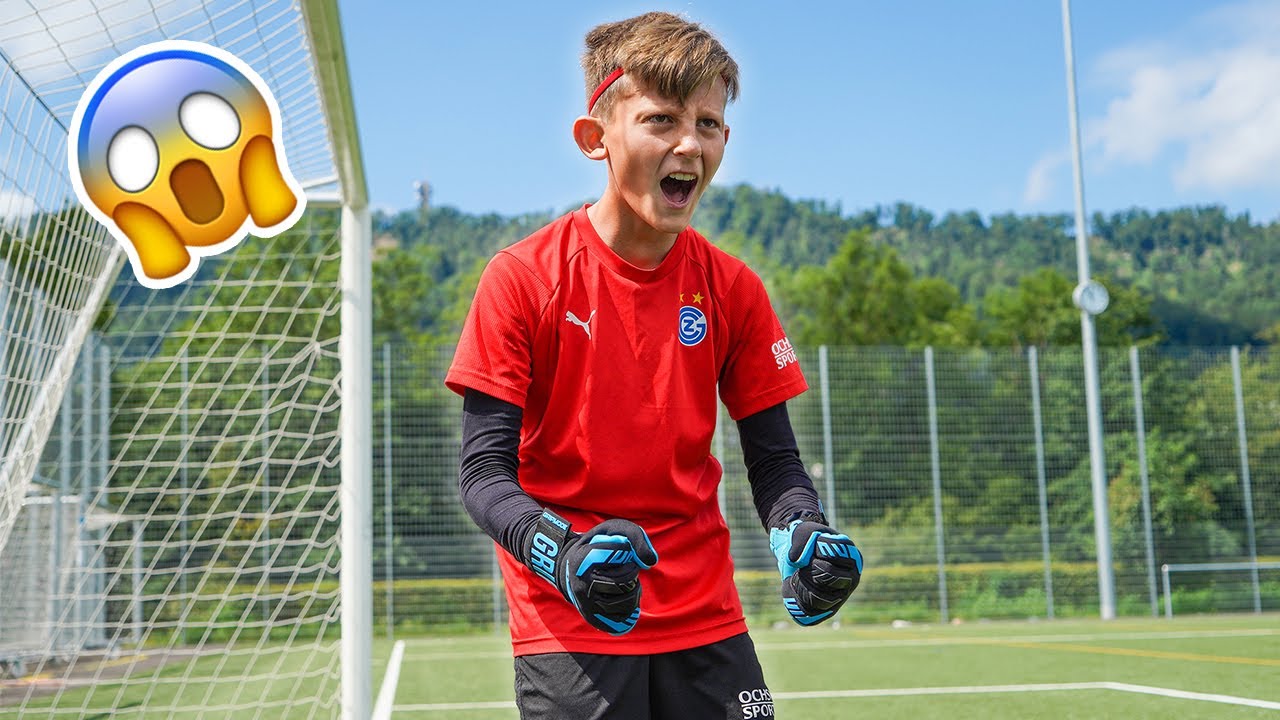 11 Years Old Goalkeeper Exposes EVERYONE In A Goalkeeper Battle