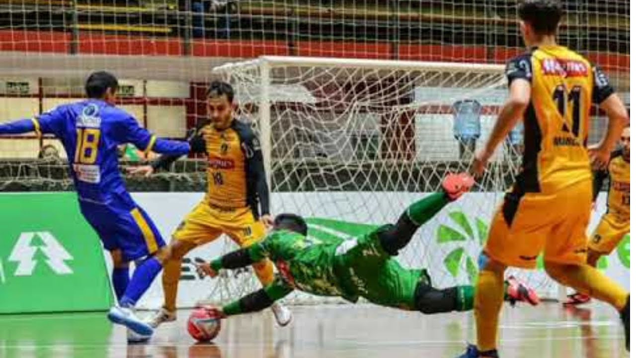 QUANDO TIAGO ESTÁ INSPIRADO NO GOL, PODE ESQUECER! NÃO PASSA ABSOLUTAMENTE NADA!