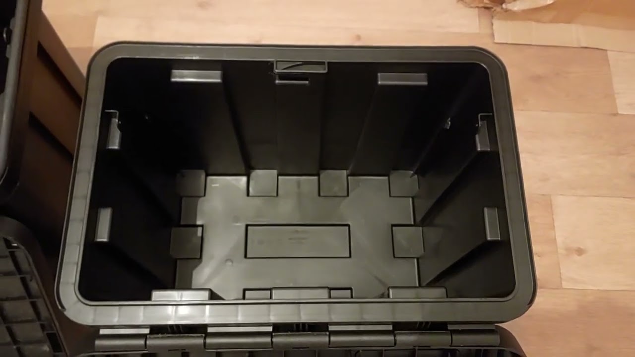 Сравнение инструментальных ящиков для инструментов на  грузовик  DAKEN 81102  FLYBOX 500 ТАТПОЛИМЕР