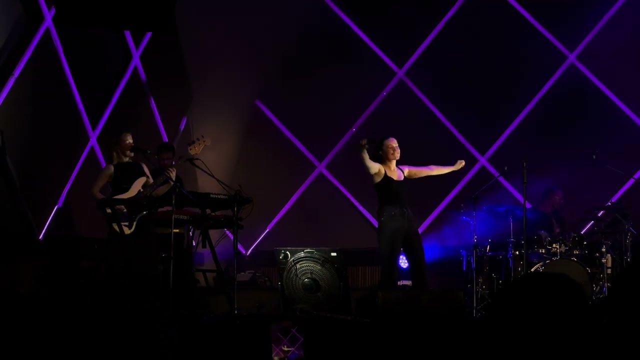 Sigrid - A Driver Saved My Night (Live in S&atilde;o Paulo, Brazil, May 23rd 2024)