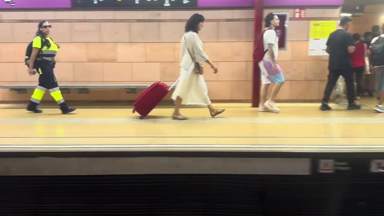 Viaggio sulla L2 da gorg a passeig de gracia per la chiusura di mamma