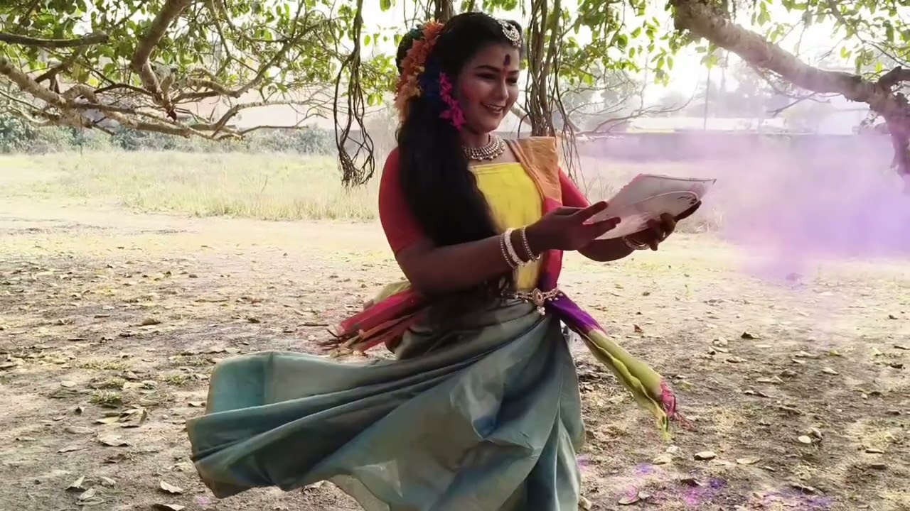  Falguna AwalaSinger: Raghav Chattopadhyay.choreographed by Saranika Kundu. Performed Shreya ghosh.