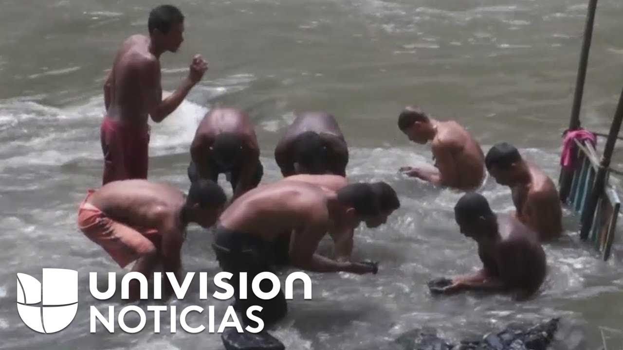 Pedazos de oro y plata, recompensa para venezolanos que arriesgan su salud en aguas del río Guaire