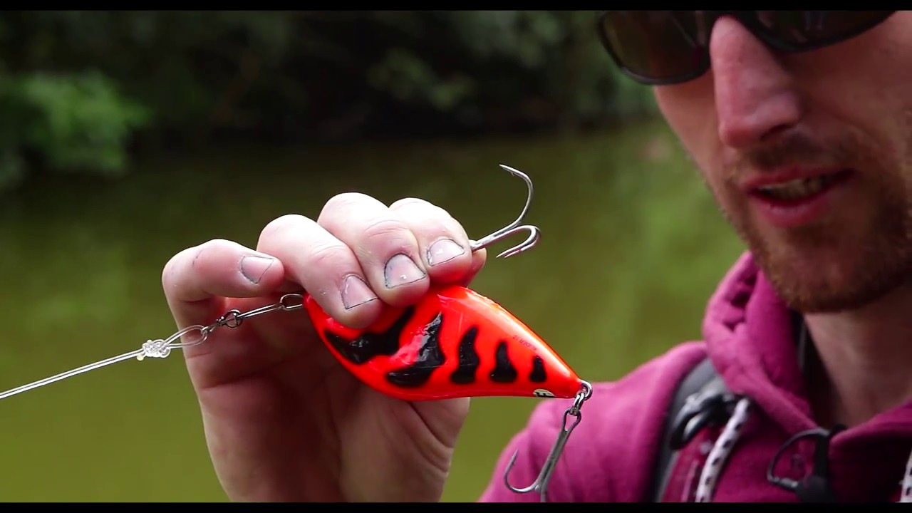 Lure fishing for pike at Hungerford Canal