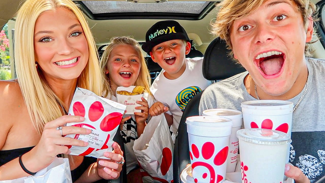 MUKBANG WITH OUR MINI ME’S!!