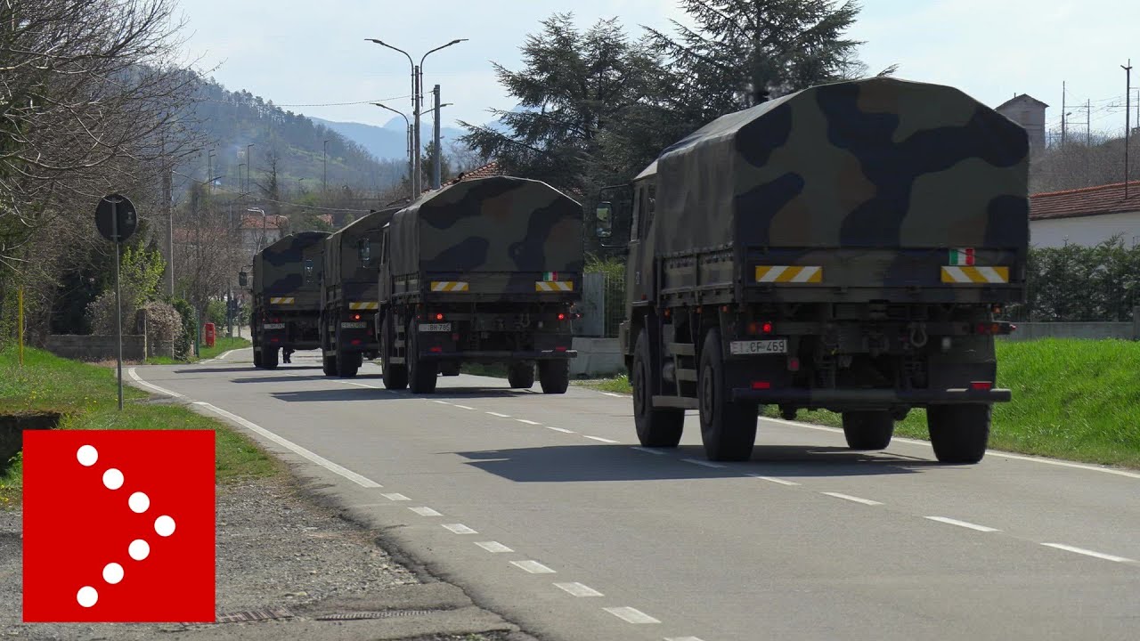Mezzi militari con feretri da Bergamo: l'arrivo al cimitero di Serravalle Scrivia