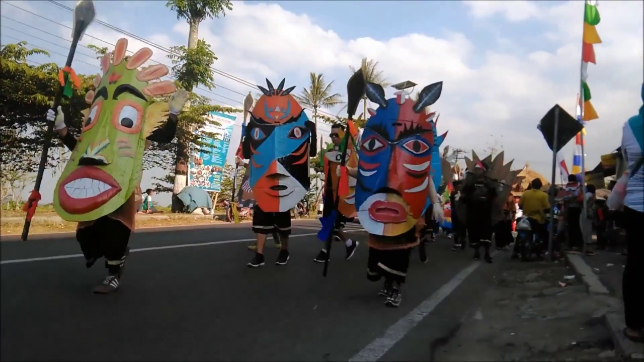 Unik Kreatif Kostum Karnaval Topeng Pulu Pulu