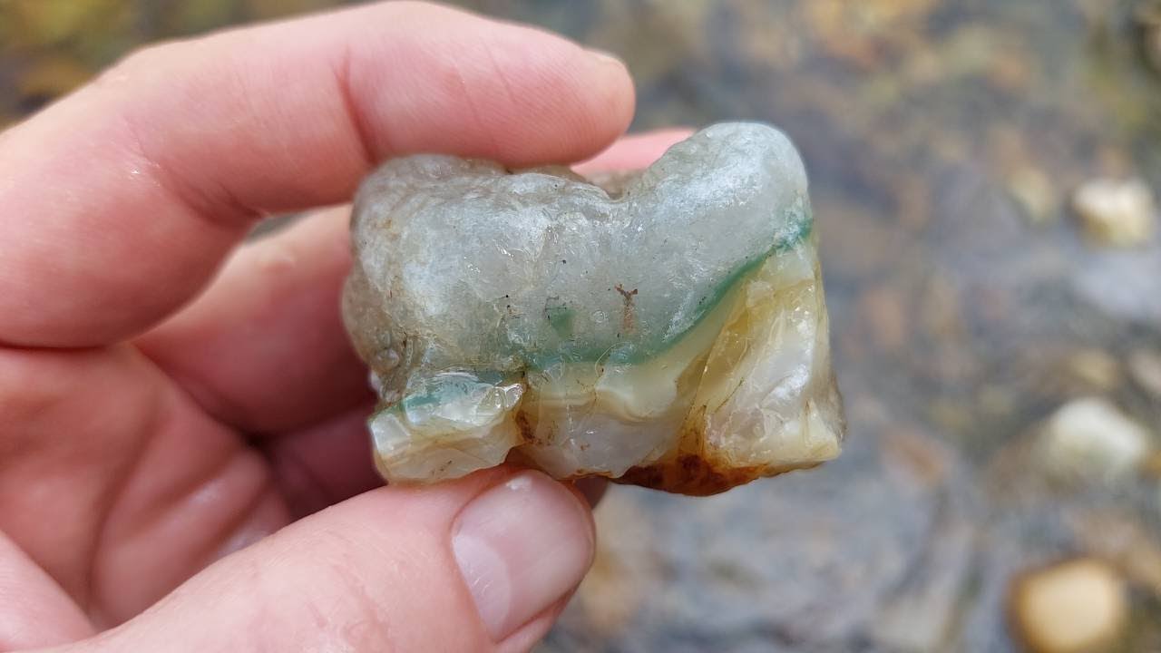 Awesome agate hunt in a New Zealand river - and I cut the rocks at the end! [Hinds river, NZ]