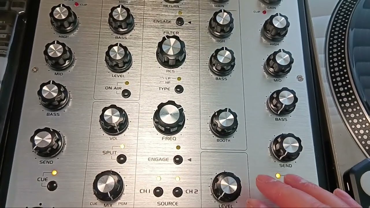 Testing for filter pop & crackling sound: Omnitronic TRM-222 + Reloop Flux