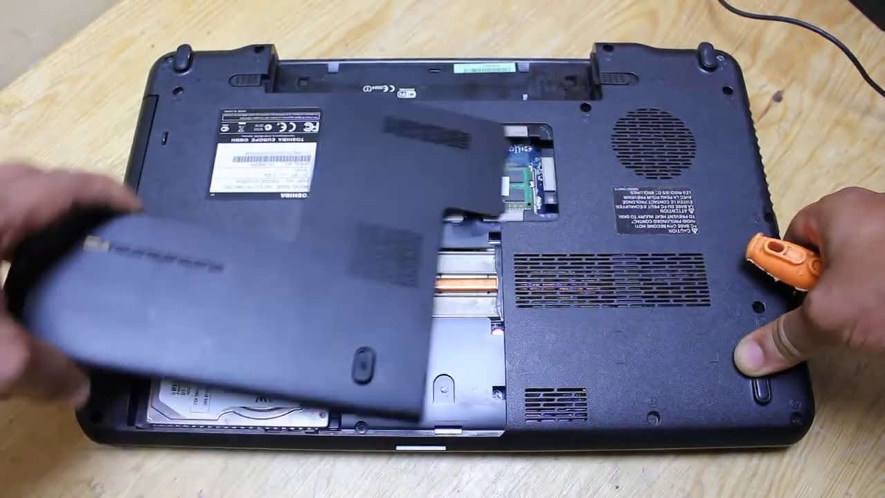 إصلاح حاسوب محمول لابتوب toshiba satellite c660 2rx