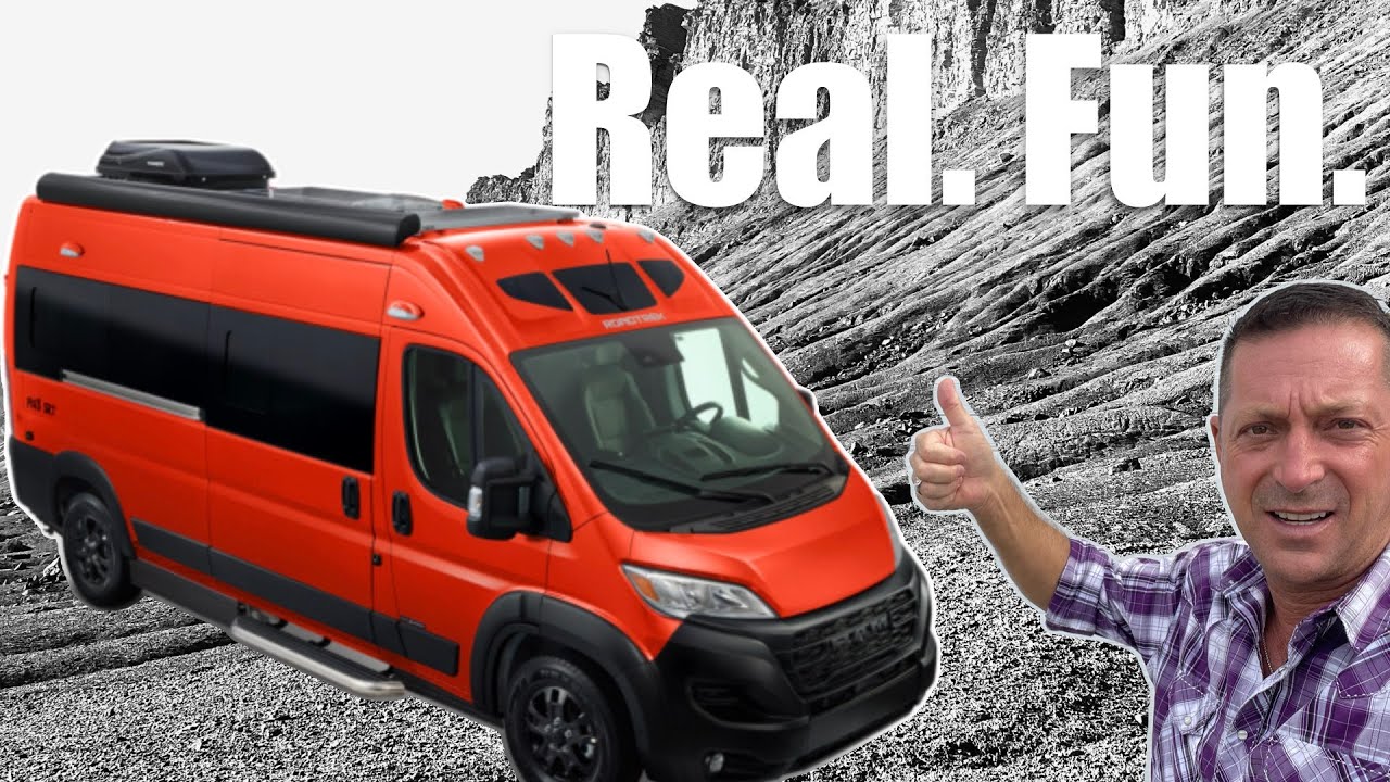 Осмотрите два самых продаваемых плана этажей от Roadtrek 2025 года: Pop-Top или нет?