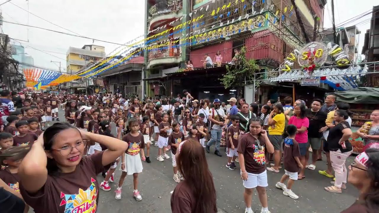 Naki-Usyoso sa Fiesta ng Tondo. Nagulat sa dami ng tao.