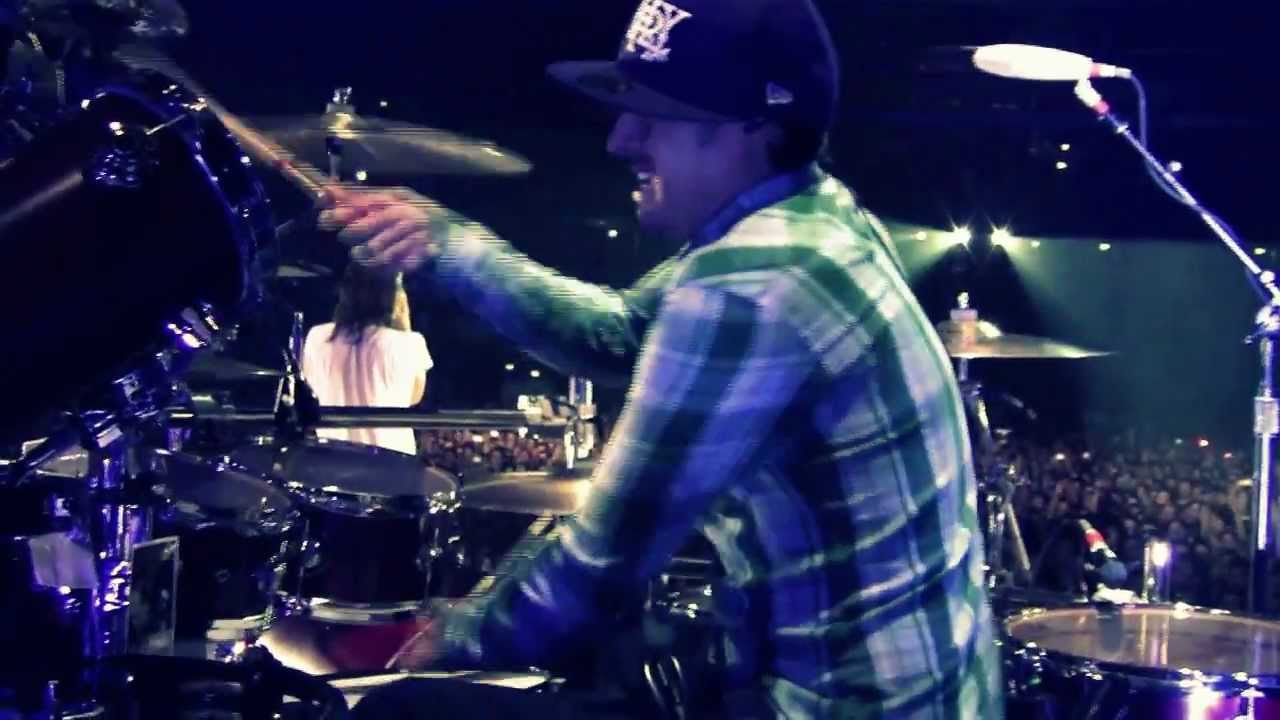 Incubus - Jose Pasillas performs 'A Crow Left of The Murder' live in Milan