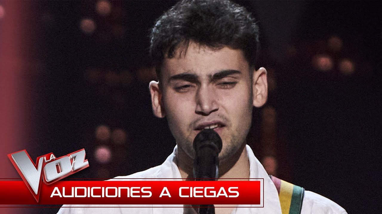 Julio G&oacute;mez canta 