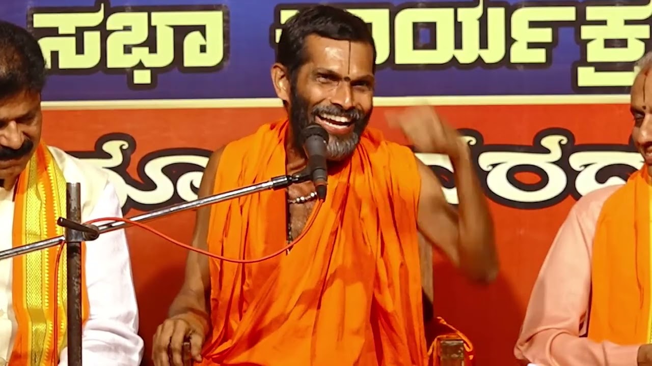 ಗಾಂಧೀಜಿಯ ಫೋಟೋಗೆ ನಮಸ್ಕರಿಸಿ ಲಂಚ ತೆಗೆದುಕೊಳ್ಳುವ  ಜನ..