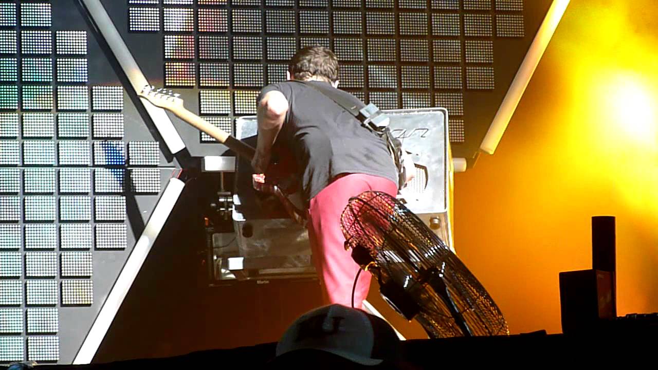 Muse - Matt guitar wankery after Stockholm Syndrome at Kan Rocks Ass 2011