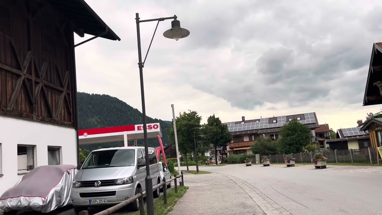 Walking inside city of Farchant _ Garmisch Partenkirchen _ M&uuml;nchen _ Germany