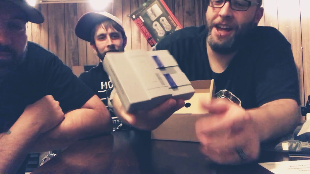 Super Joystick Radio unboxes the Super NES Classic Edition