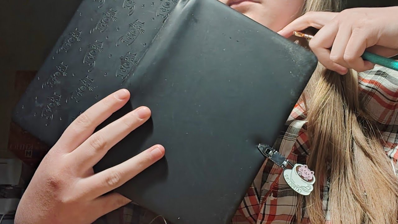 【ASMR Roleplay】Странная одноклассница нарисует тебя🚸🍫