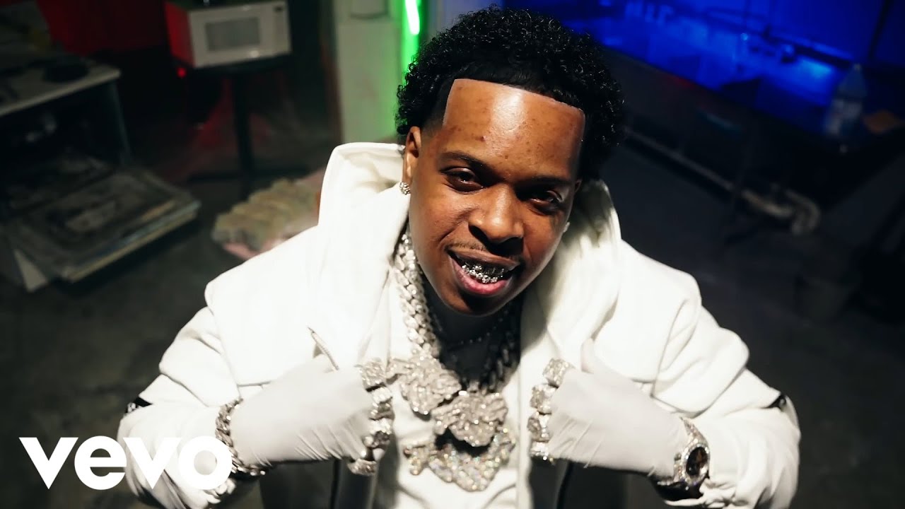Finesse2tymes ft. Moneybagg Yo - Rich Blessed [Music Video]