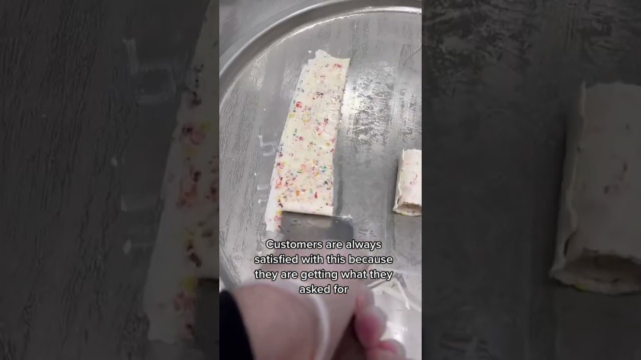 Когда клиент заказывает мороженое M&M's