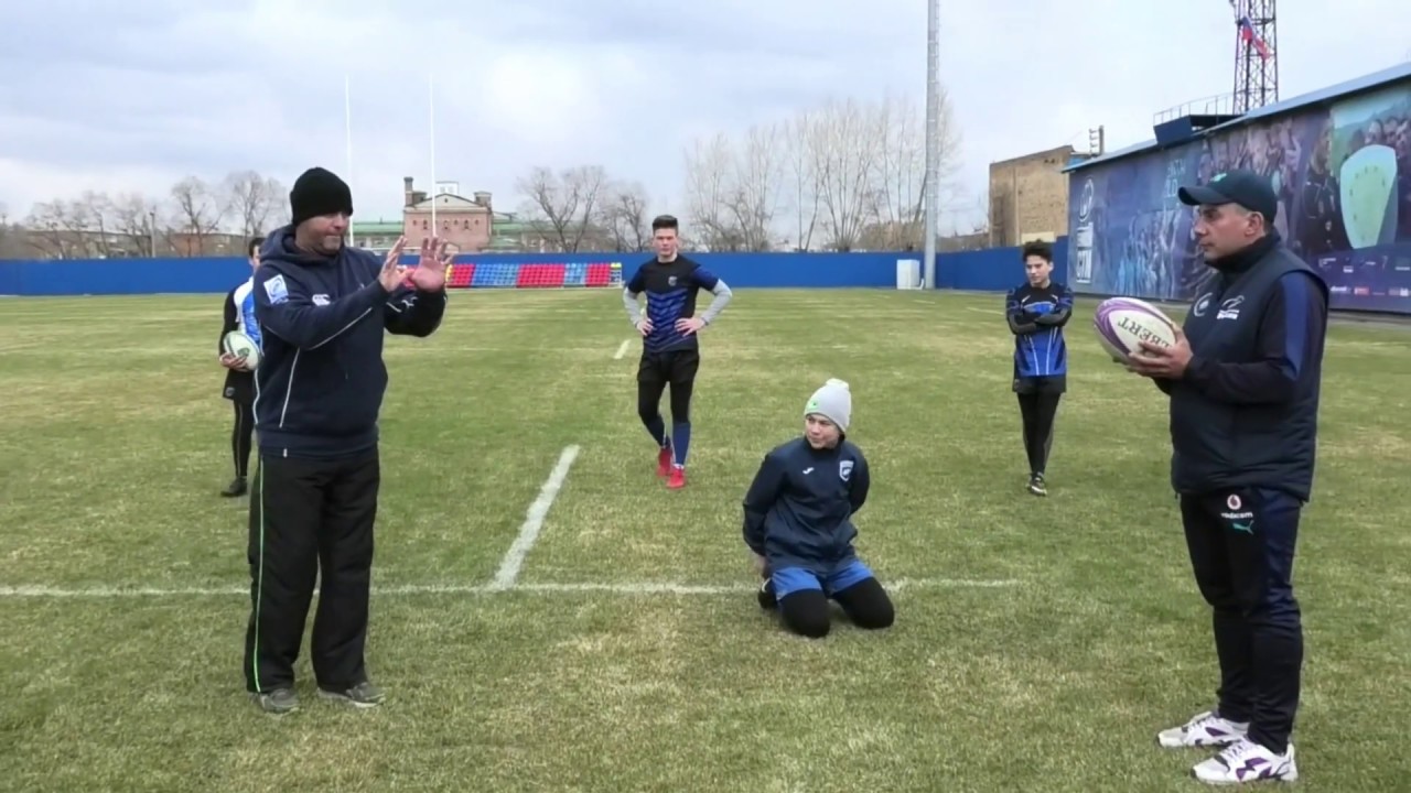 Занятие под руководством тренера Рэйнерда ван Аса (ЮАР)