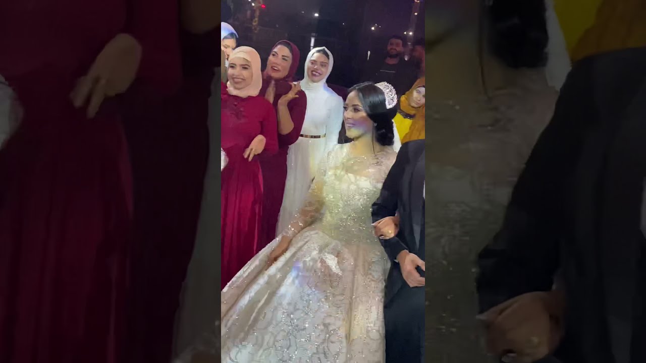اخد المايك واتقدم لها في الفرح وعملها مفاجأه🙈 اتعزمو في افراح وروحوها ياجماعه يمكن يتقدملك عريس😂🙈