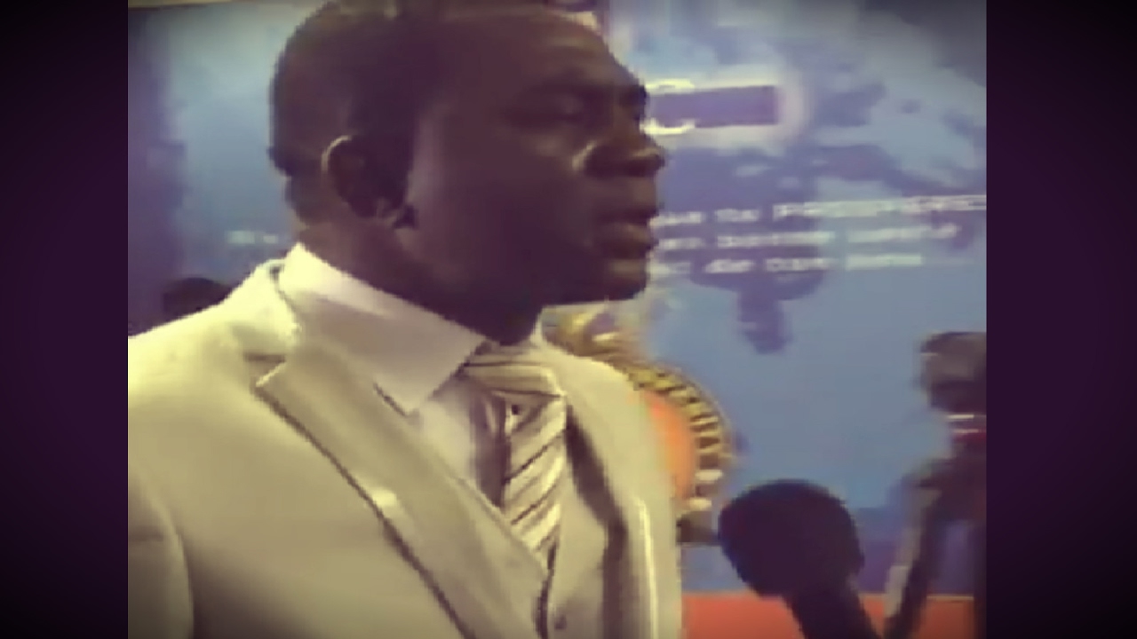 SOYEZ  DIGNEMENT REVETUS  - Monseigneur Robert ONDOA