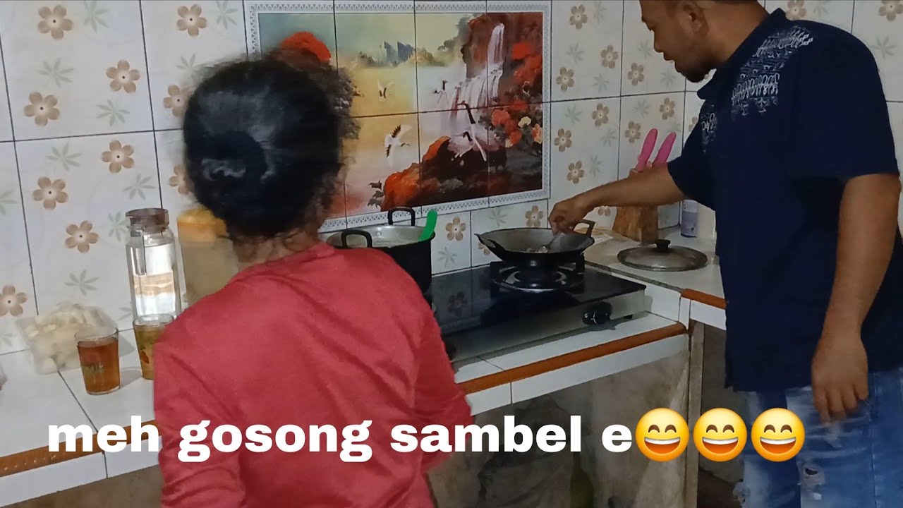 Bantu masak mak itin  sambele meh gosong‼️