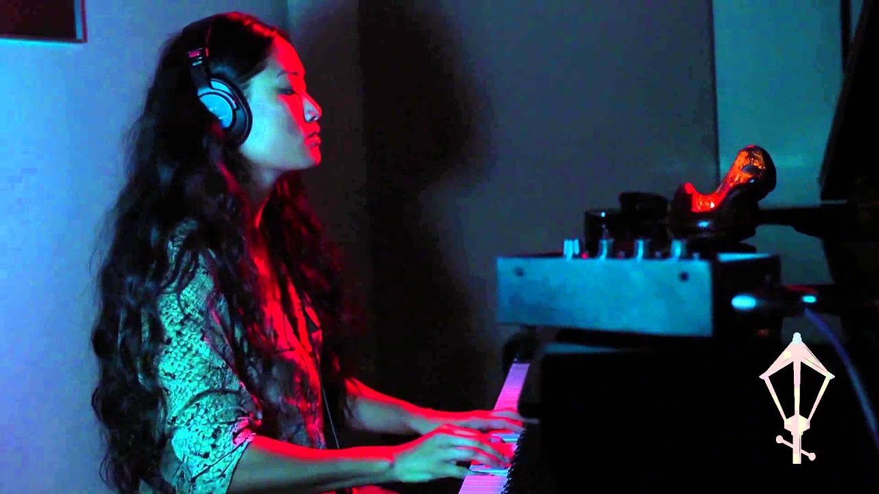 Chloe Flower performs 