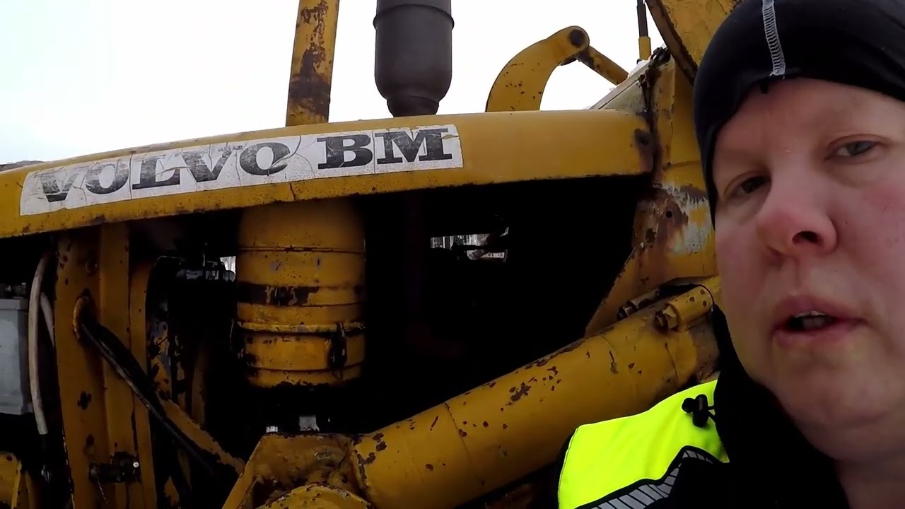 Byter topplockspackningen och kollar dieselspridarna på min Volvo BM640 DEL 1
