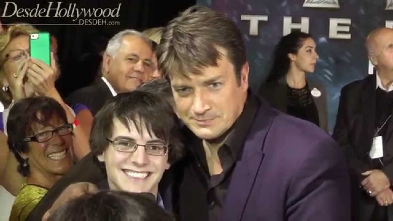 Nathan Fillion being awesome on the Thor: The Dark World red carpet
