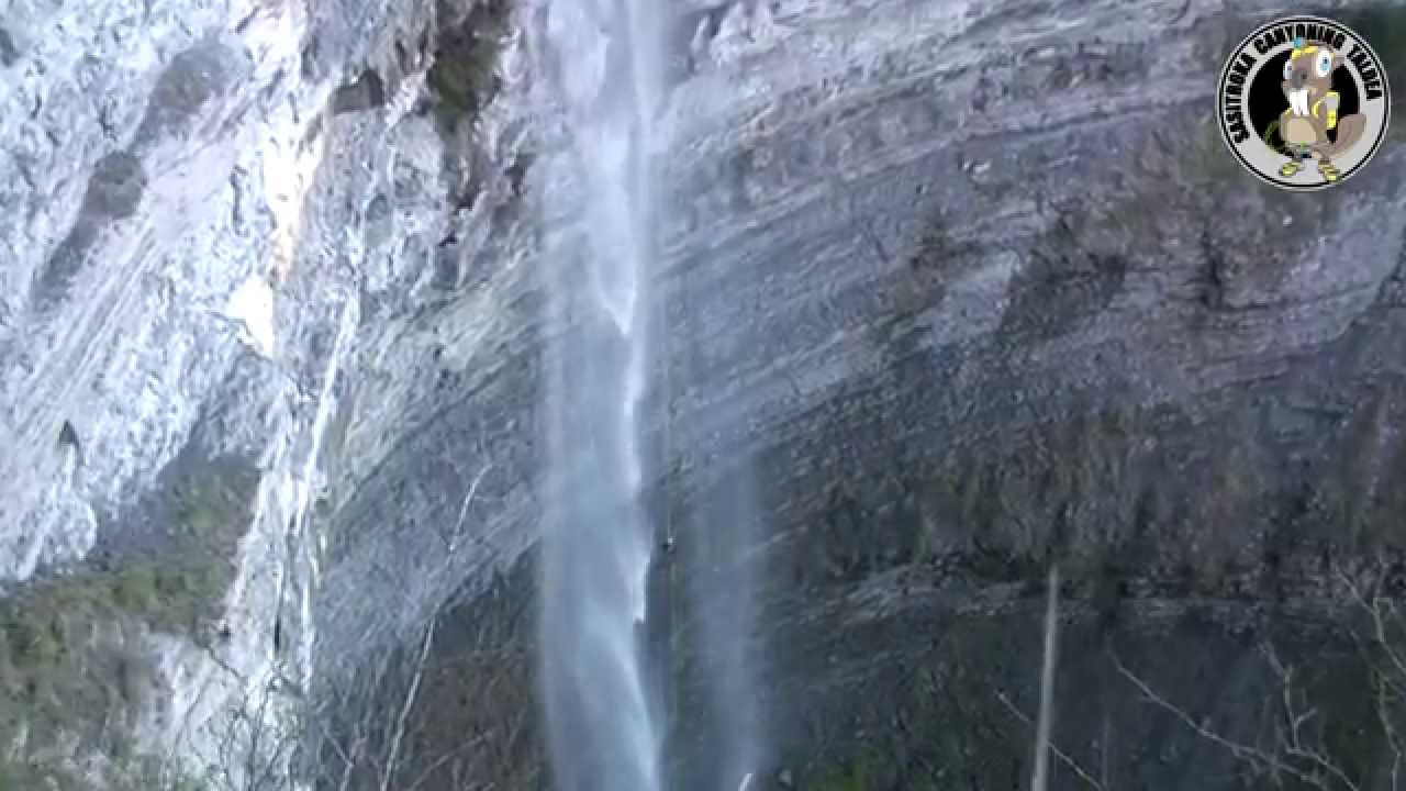 GOIURIko urjauzia, ARABA. Euskadi. Descenso RAPEL Cascada de GUJULI. Rappeling The Great Waterfall.