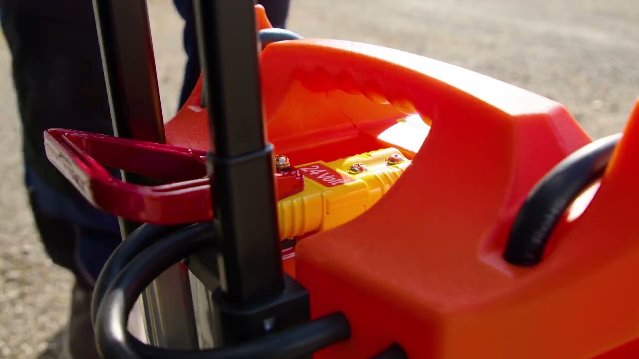 &Scaron;tartovac&iacute; voz&iacute;k Booster 12/24 V BERNER