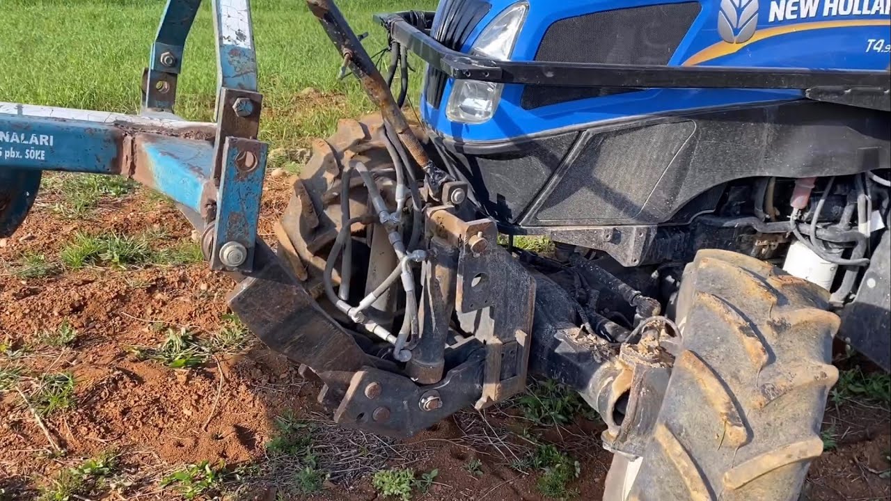 İKİ YERDEN MANEVRA SİSTEMLİ TRAKTÖR NEW HOLLAND T4.95F