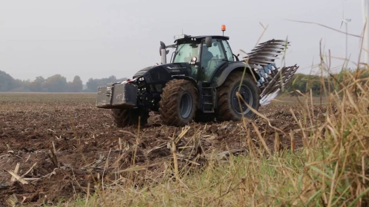 Deutz - Fahr 7250 mit sechs Scharr Pflug!