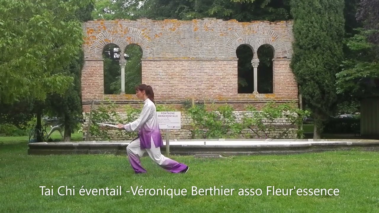 Démonstration Tai Chi éventail style Yang, école Toum - association Fleur'essence