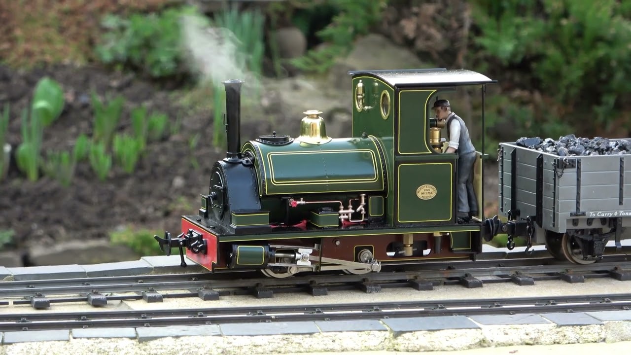 Visitors to 16mm Aireside Railway March 2022