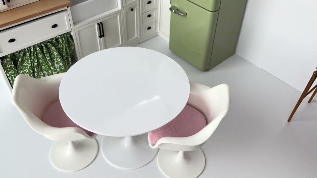 ИГРАЮ В КУКЛЫ, расставляю мебель, еду 