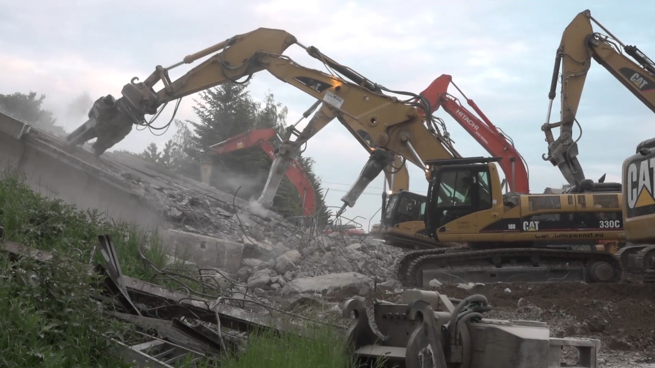 Demolice mostu na D7 Hrab&aacute;nek s.r.o.
