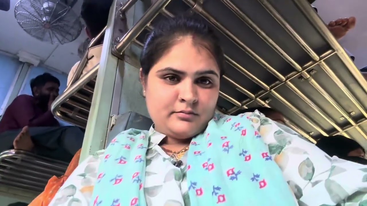 दिवाली से एक  दिन पहले ट्रेन में इतनी भीड़ 😱😱 #happydiwali #vlog #happydiwali2025 #diwali #viral 