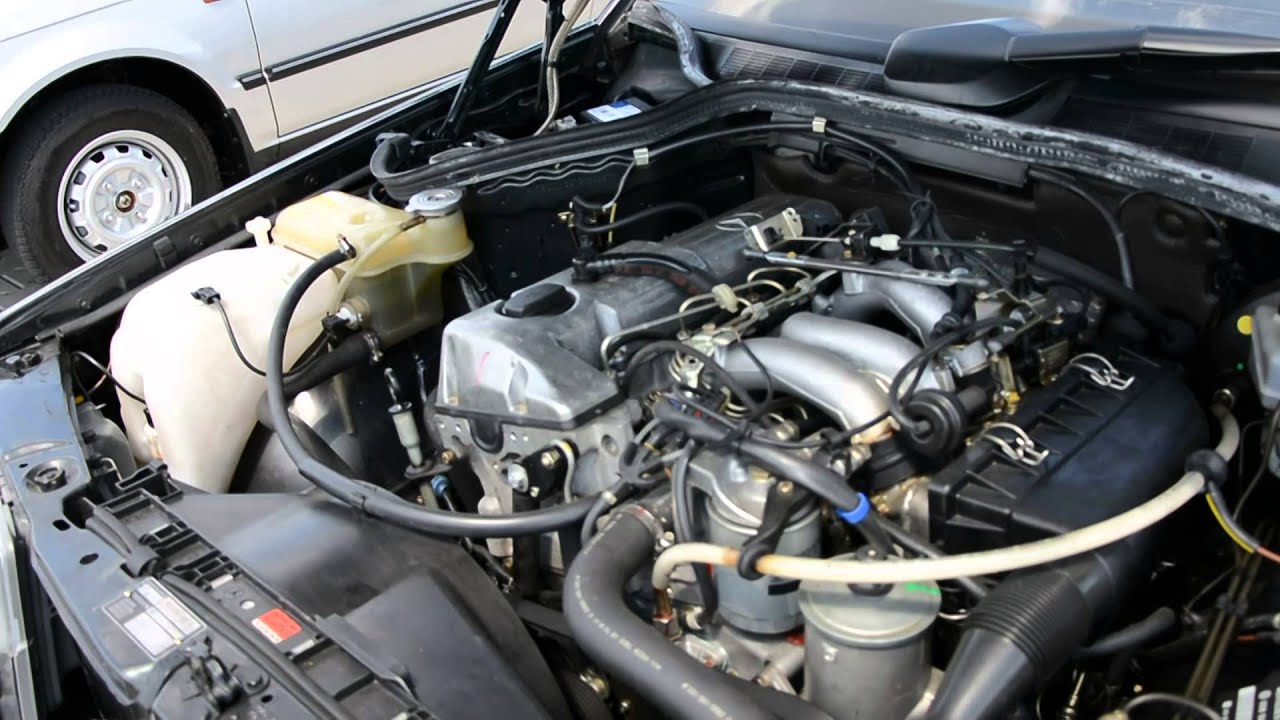 Mercedes 190D diesel neuwagen engine running KlasykaGatunku.pl