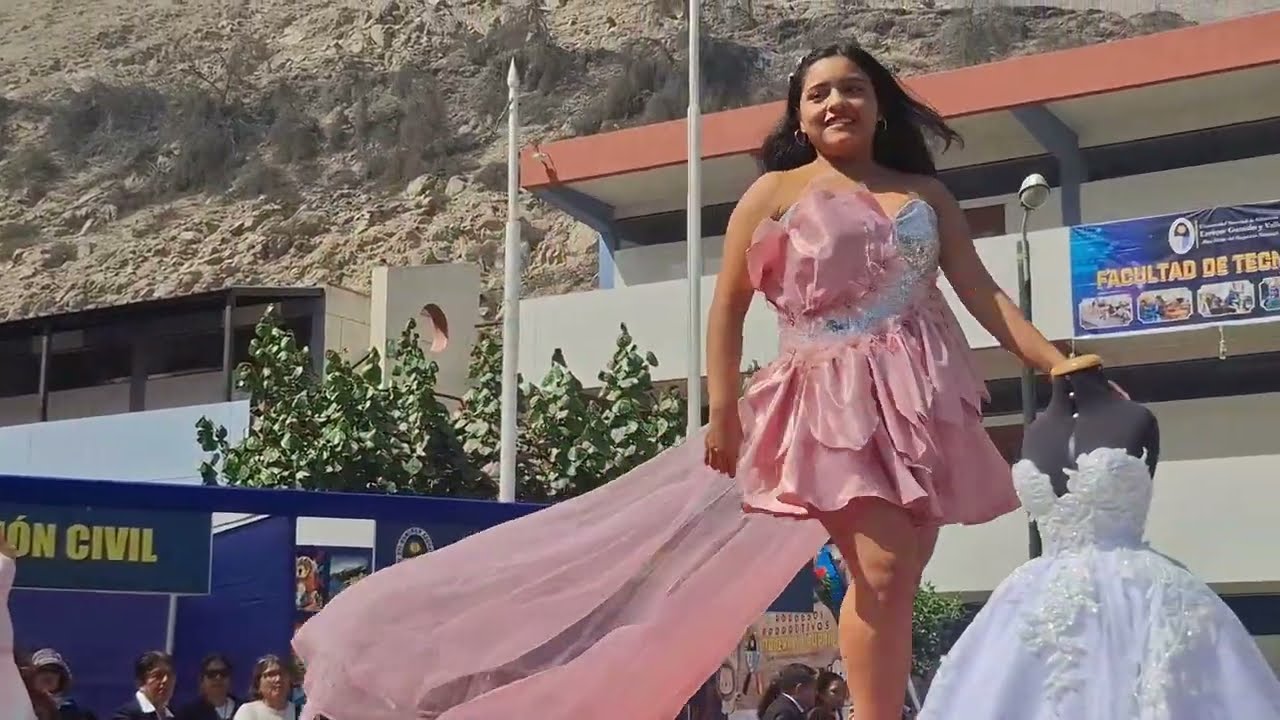 DESFILE DE MODA “UNE FASHION SHOW 2025”