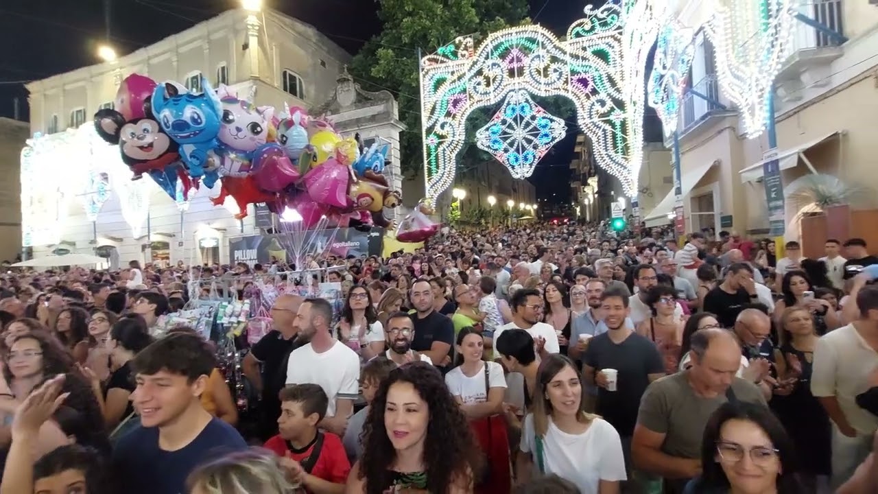 Madonna della Bruna 2024 | Luminarie: piazza Vittorio Veneto diventa discoteca