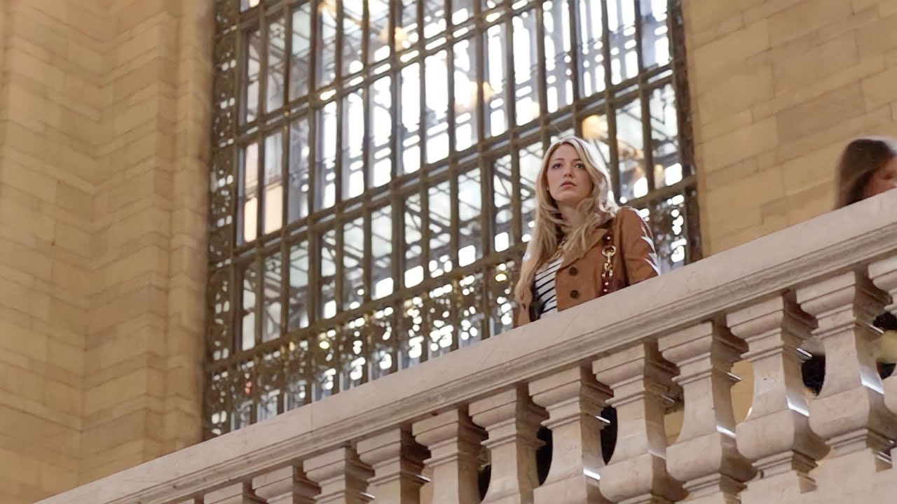 Gossip girl season 1 episode 1 - Pilot. Serena van der Woodsen at Grand Central. @GossipGirl2007