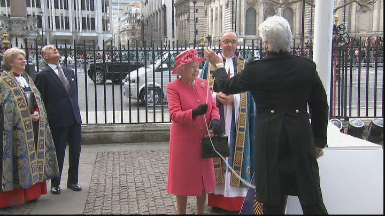 The Queen 'breaks' the Commonwealth Flag