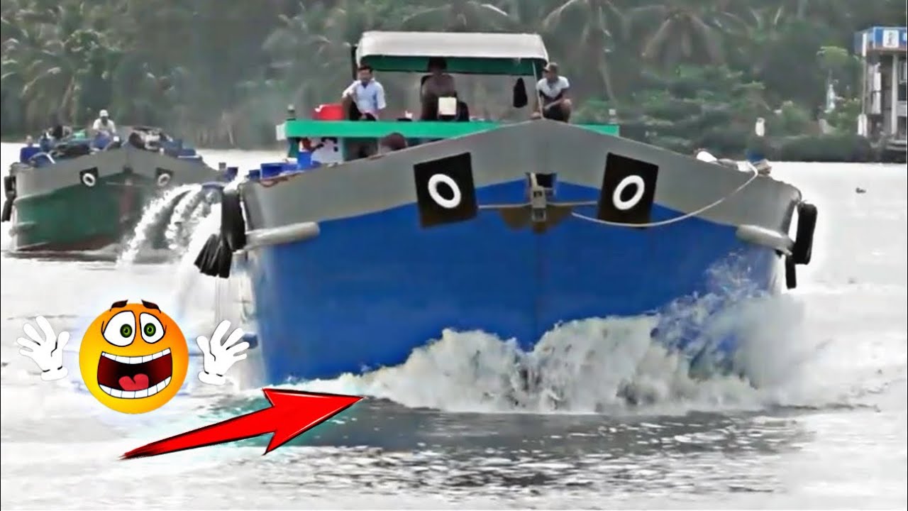 Xả cống.nước chảy như thác đổ.ghe cây lên không nổi.sà lan ghe tranh thủ ra vào cống