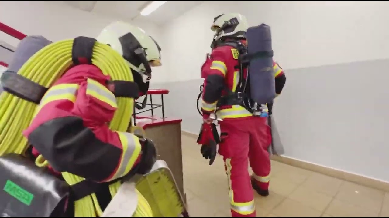 Feuerwehr Einsatzübung in einer Schule
