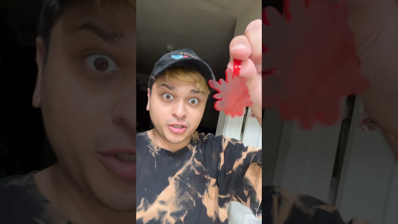 gummy window decor looks so good&hellip; especially the Halloween ones 🤤🩸